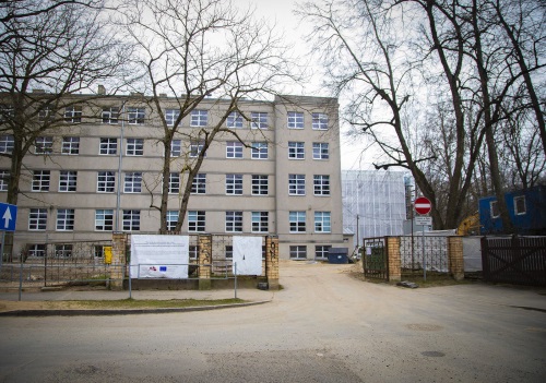 Pie Rīgas Angļu ģimnāzijas top moderna piebūve