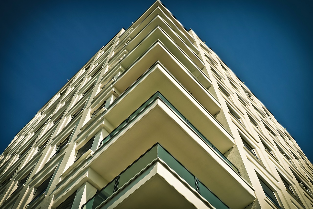 Krīzes situācijā namu pārvaldniekiem ir jānodrošina piekļuve sakaru tīkliem daudzīvokļu ēkās