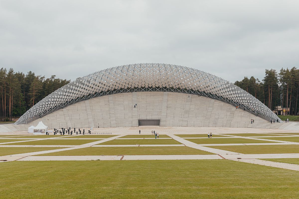 Aizņemsies Mežaparka Lielās estrādes būvniecības B posma otrajai kārtai nepieciešamo finansējumu