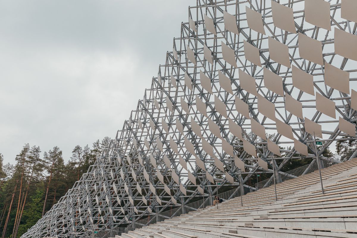 Aicina izvērtēt informāciju par Mežaparka Lielās estrādes tāmi