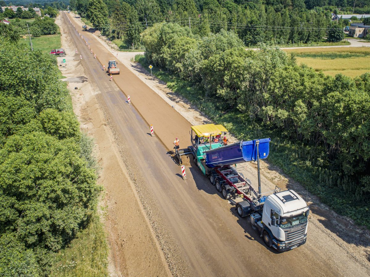 Foto: Kā notiek remontdarbi uz autoceļa Tukums–Kuldīga