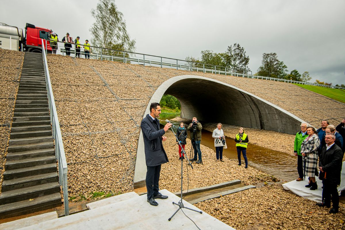 Atklāti pārbūvētie autoceļa posmi uz Daugavpils šosejas