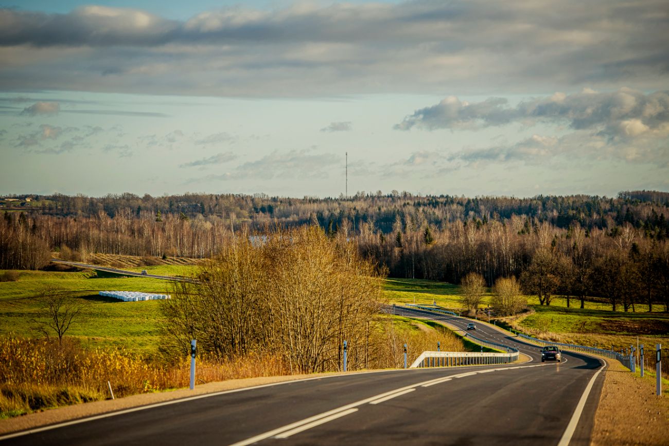 Pārbūvēts vēl viens Vecpiebalgas ceļa posms