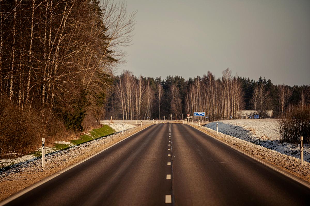 Ogres novadā pārbūvēts reģionālā autoceļa posms pie Tīnūžiem