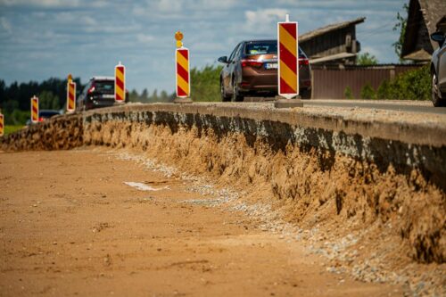 Ceļu būvdarbi visā valstī turpinās 69 posmos