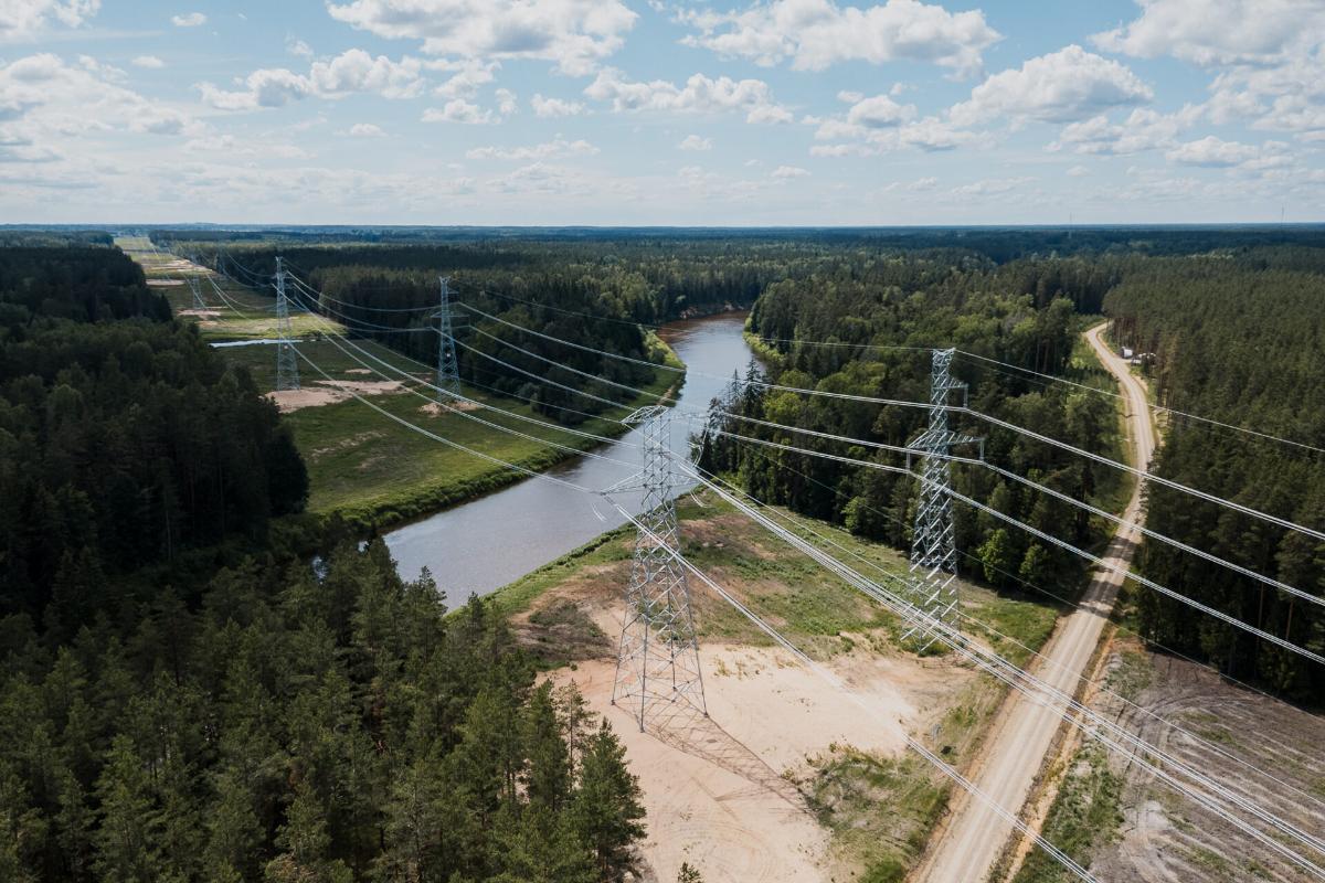 Atklāta pārbūvētā elektropārvades līnija Valmiera-Tsirguliina