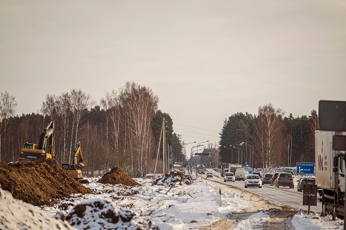 Foto: Ķekavas apvedceļa būvdarbi pietuvojušies Rīgas robežai