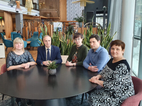 Iepazīstina ar zaļās darba kultūras mācību materiāliem