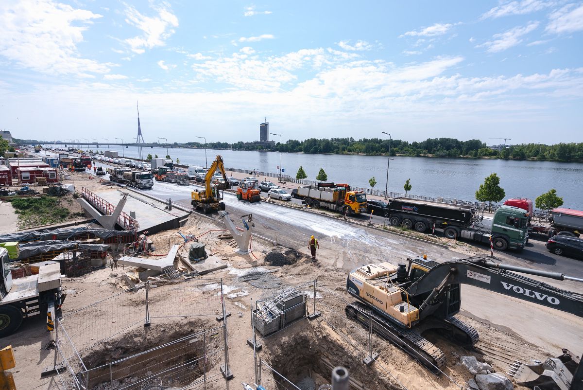 Ģenerāļa Radziņa krastmalas vienā pusē pārbūves darbi noslēgušies