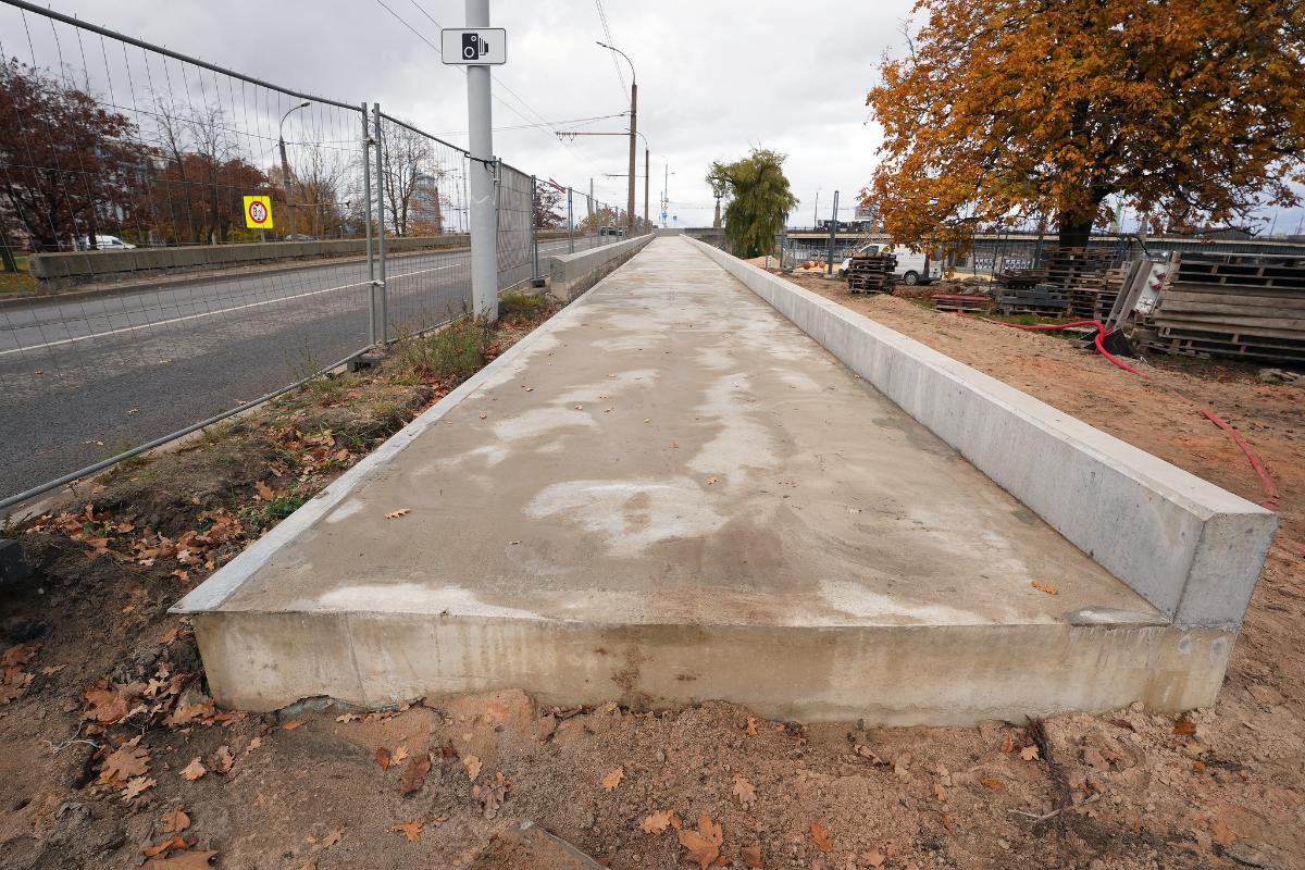Rīgā turpinās vērienīga Mūkusalas krasta promenādes pārbūve