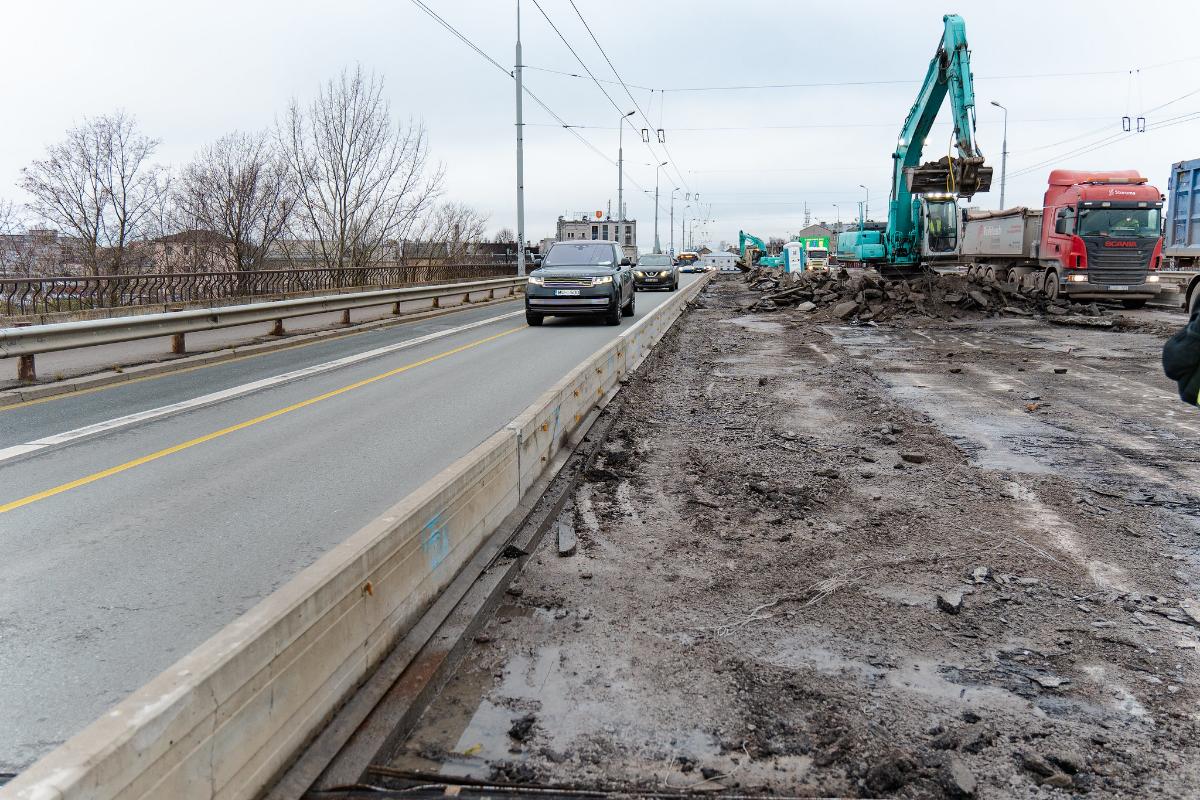 Aktīvi notiek Jorģa Zemitāna tilta pārbūves darbi