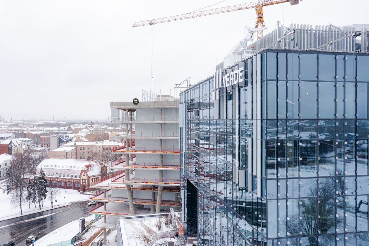 Atzīmēti spāru svētki biroju kompleksa “VERDE” otrajai ēkai