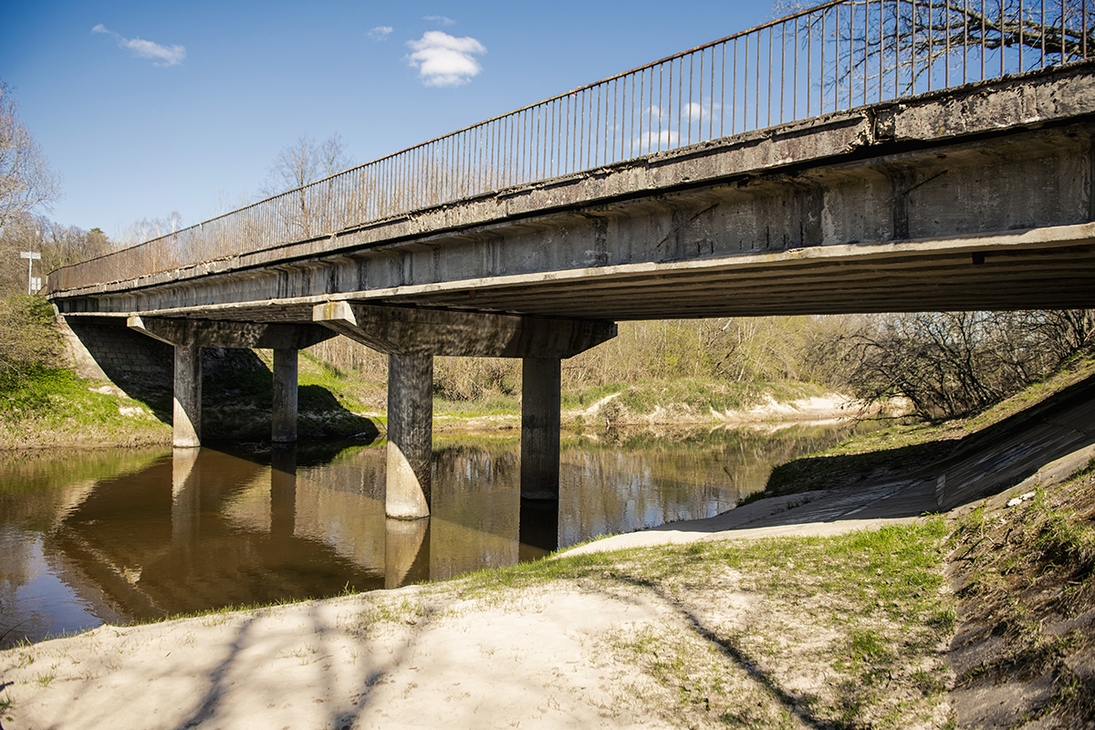 Kandavas pagasta Plostos pārbūvēs tiltu pār Abavu