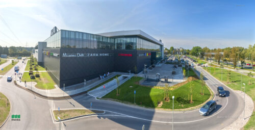 Sākusies tirdzniecības centra 