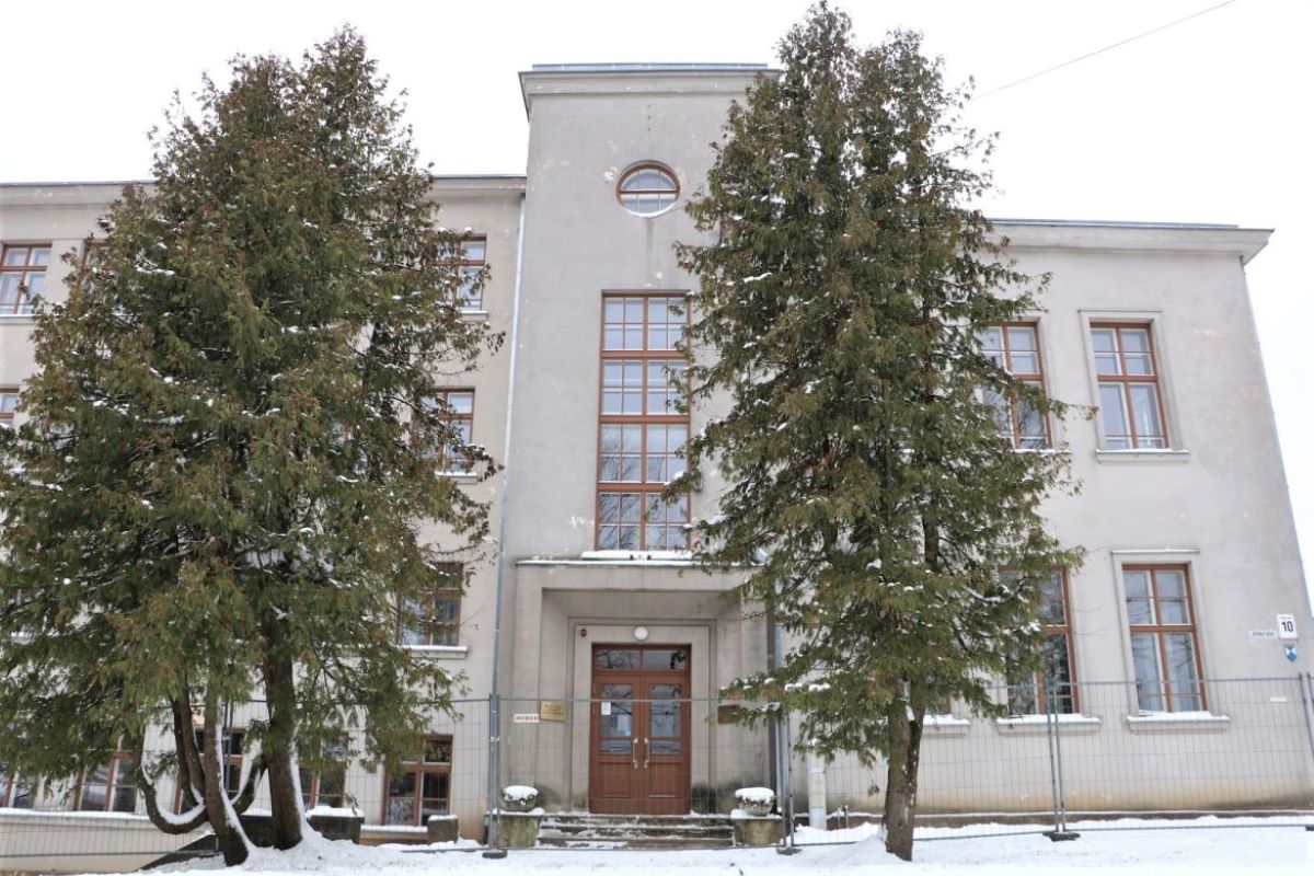 Sāks Ernsta Glika Alūksnes Valsts ģimnāzijas vēsturiskā korpusa pārbūvi