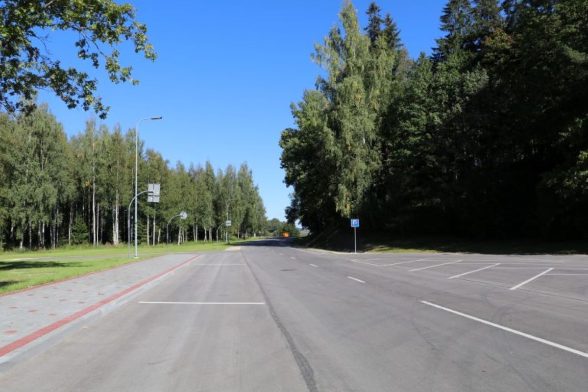 Atklāta garākā pilsētas nozīmes pārbūvētā iela Alūksnē
