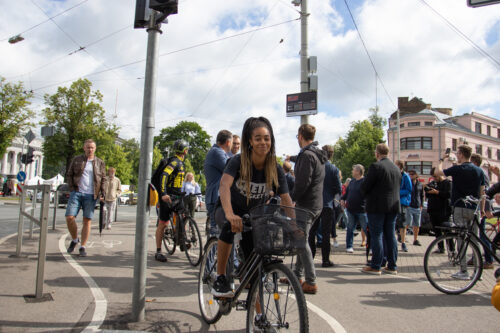 VEF apkaimē velosipēdistu skaits pielīdzināms gājēju skaitam