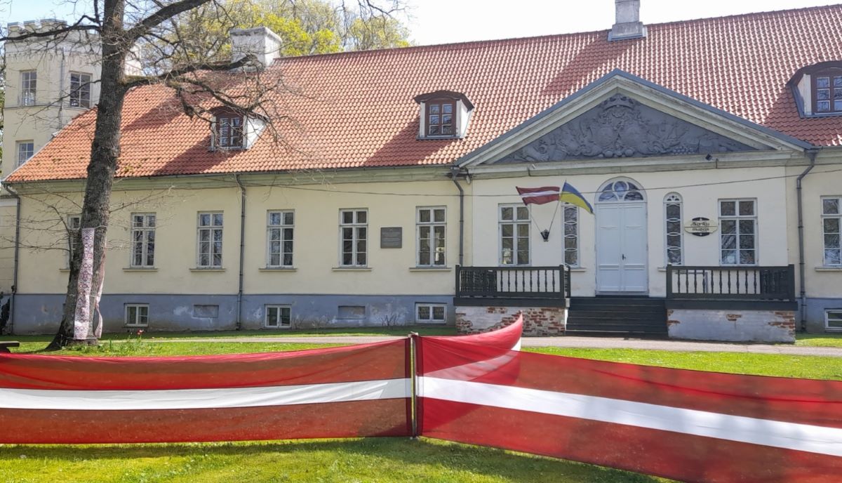 Plāno veikt apjomīgus restaurācijas darbus Apriķu muižā