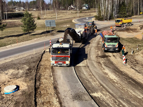 Vecais jaunais asfalts