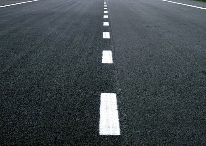 Aizliegta gājēju kustība pāri apvedceļam A5 krustojumā ar autoceļu V6 