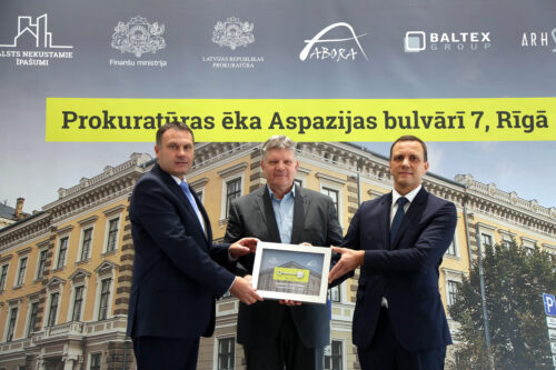 VNĪ nodod atjaunotā nama Aspazijas bulvārī 7 atslēgas prokuratūrai