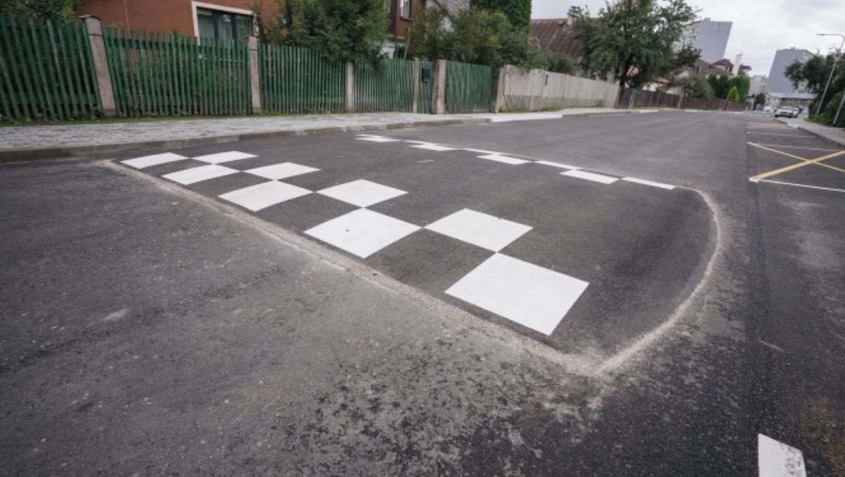 Kopš rudens sākuma Rīgā uz ielām izbūvēti vairāki desmiti jaunu ātrumvaļņu