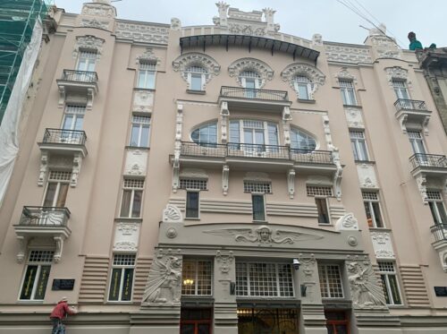 Foto: Rīgā atjauno kultūrvēsturiskās ēkas