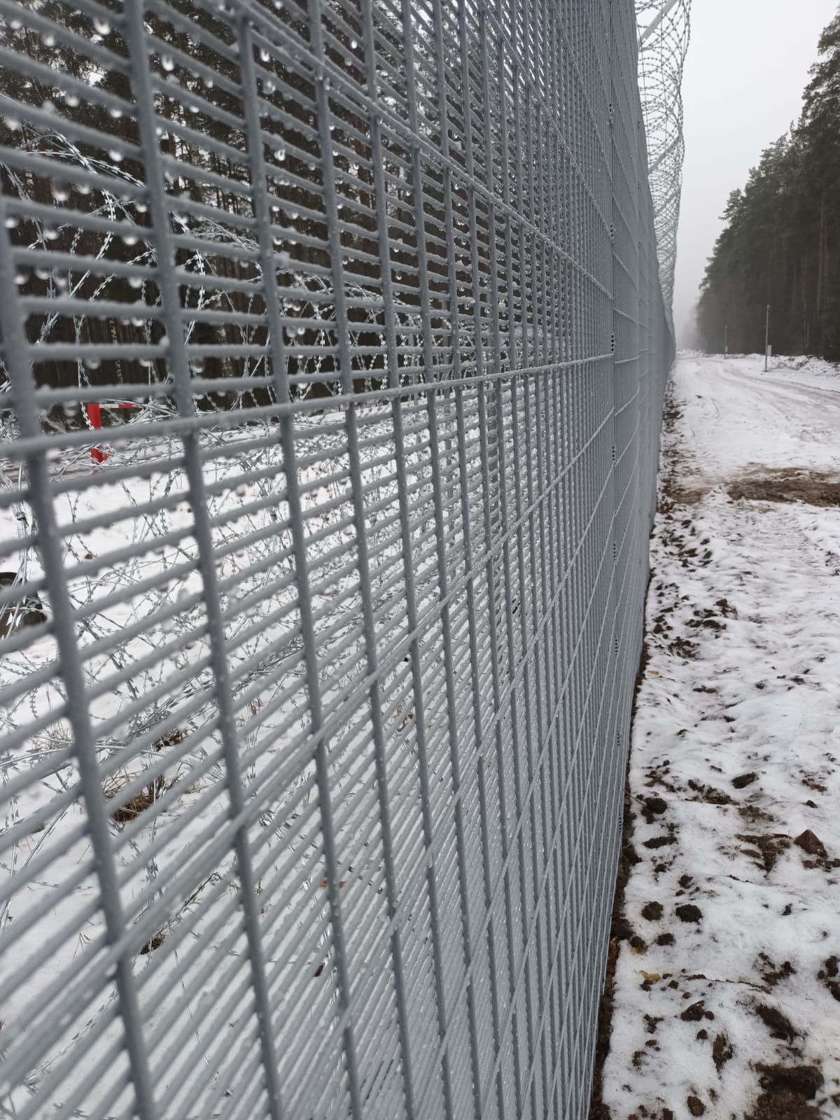 Austrumu robežas izbūvei uzrunāti 15 būvnieki