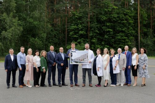 Parakstīts līgums par Austrumu slimnīcas jaunā Plaušu veselības un infekciju slimību korpusa būvniecību