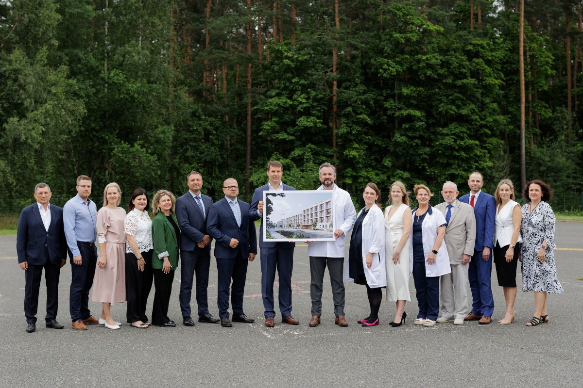 Parakstīts līgums par Austrumu slimnīcas jaunā Plaušu veselības un infekciju slimību korpusa būvniecību