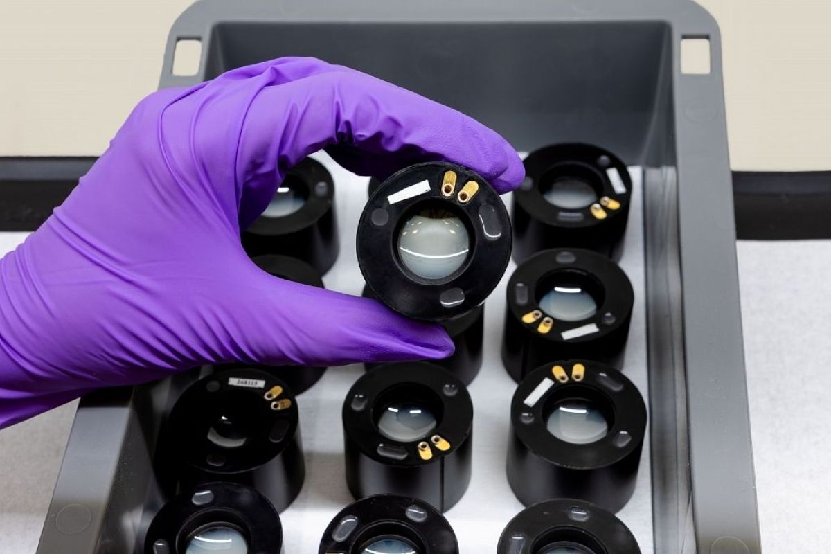 Nākamgad plāno sākt militārās optikas rūpnīcas būvniecību