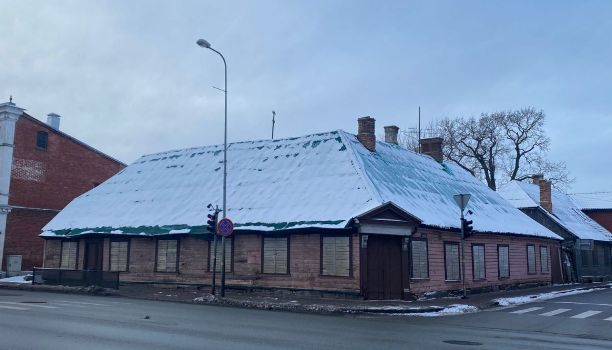 Bauskas vecpilsētā veikti avārijas novēršanas darbi vēsturiskai ēkai