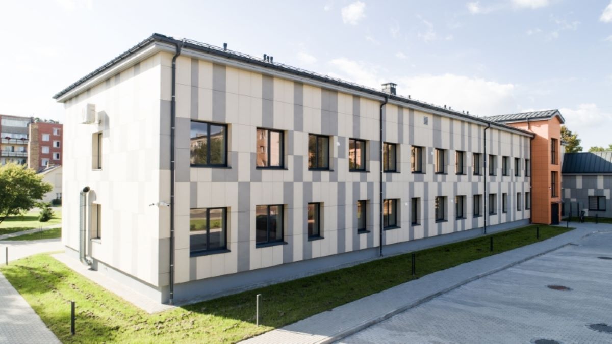 Bauskā noslēgušies pārbūves darbi kādreizējā pansionāta ēkā