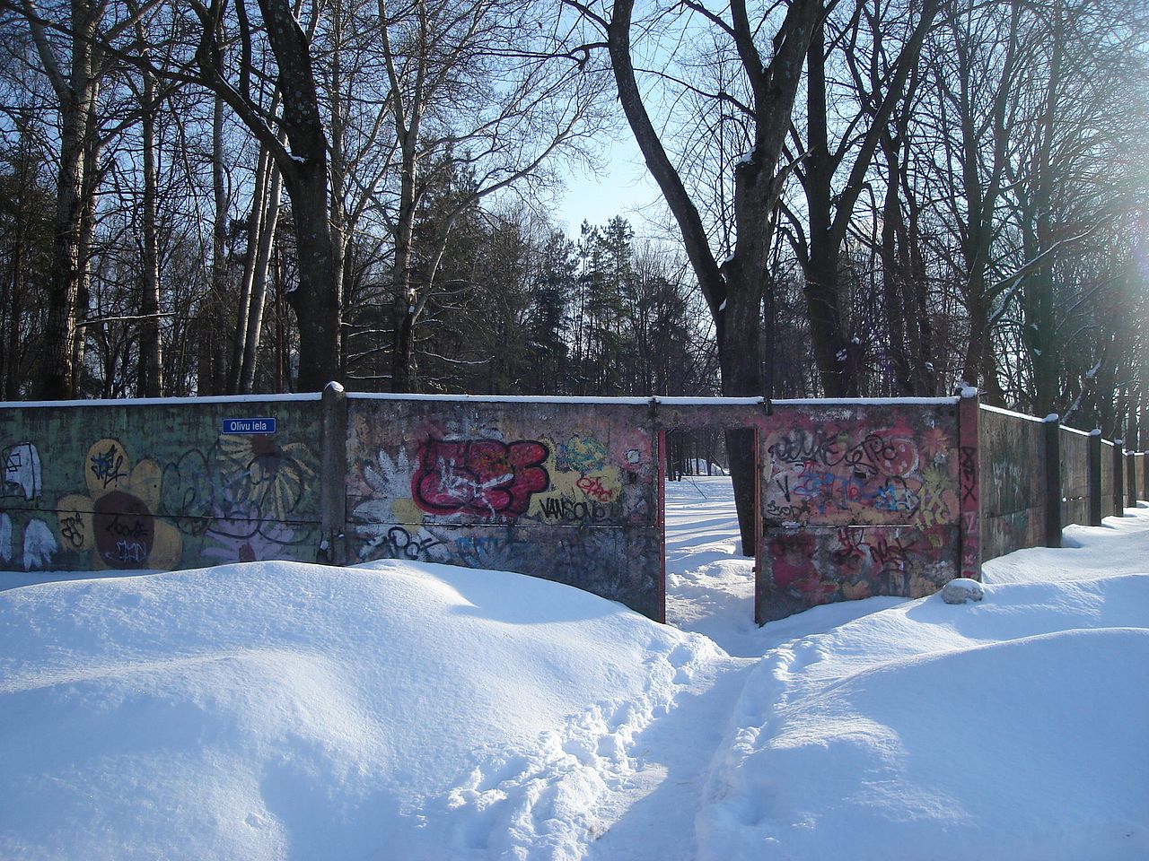 Bērnu slimnīcas teritorijā demontēs un rekonstruēs žogu