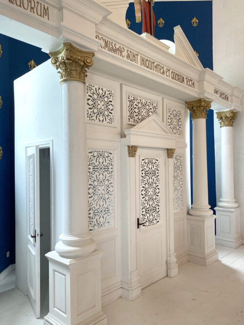 Alūksnes baznīcā iebūvē slēgtu biktstelpu