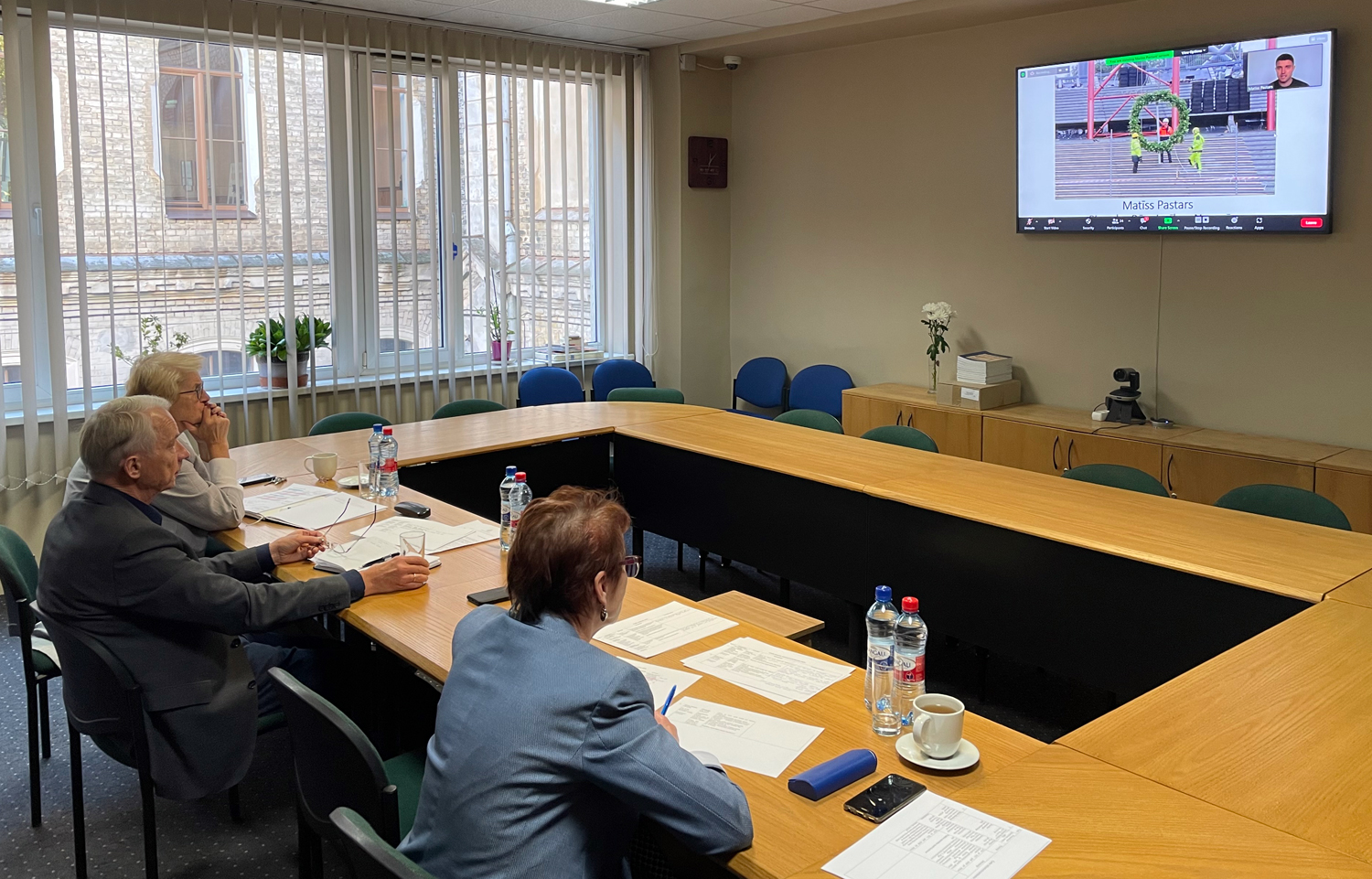 “Pamatakmens” pretendenti meklē zelta vidusceļu