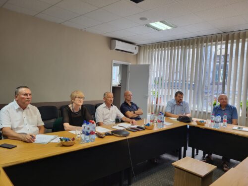 Būvindustrijas lielajai balvai nominētie tiekas ar vērtētājiem. Otrā diena