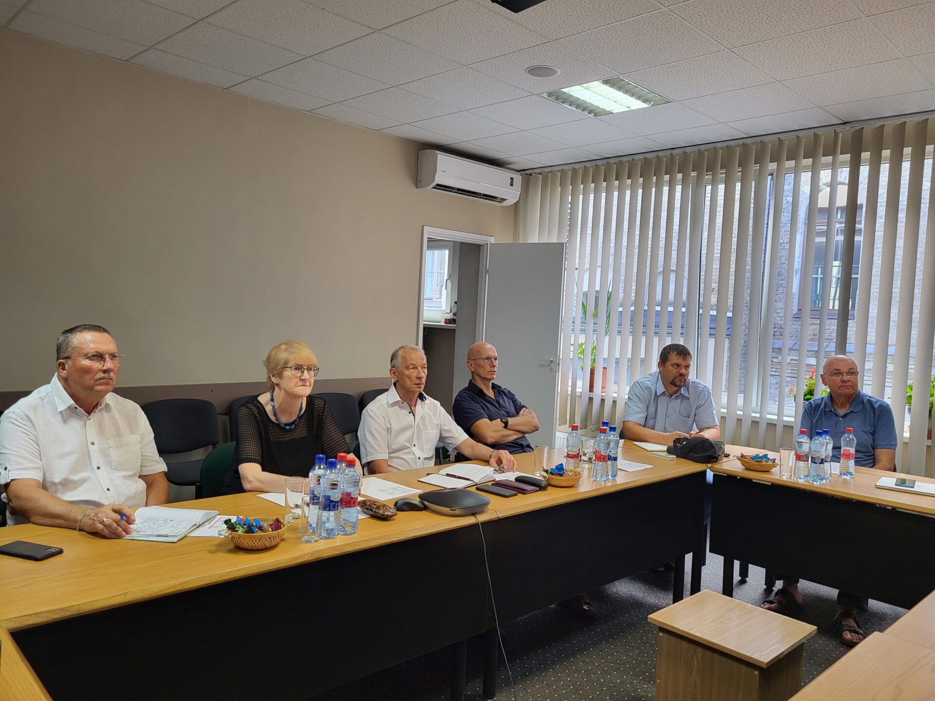 Būvindustrijas lielajai balvai nominētie tiekas ar vērtētājiem. Otrā diena