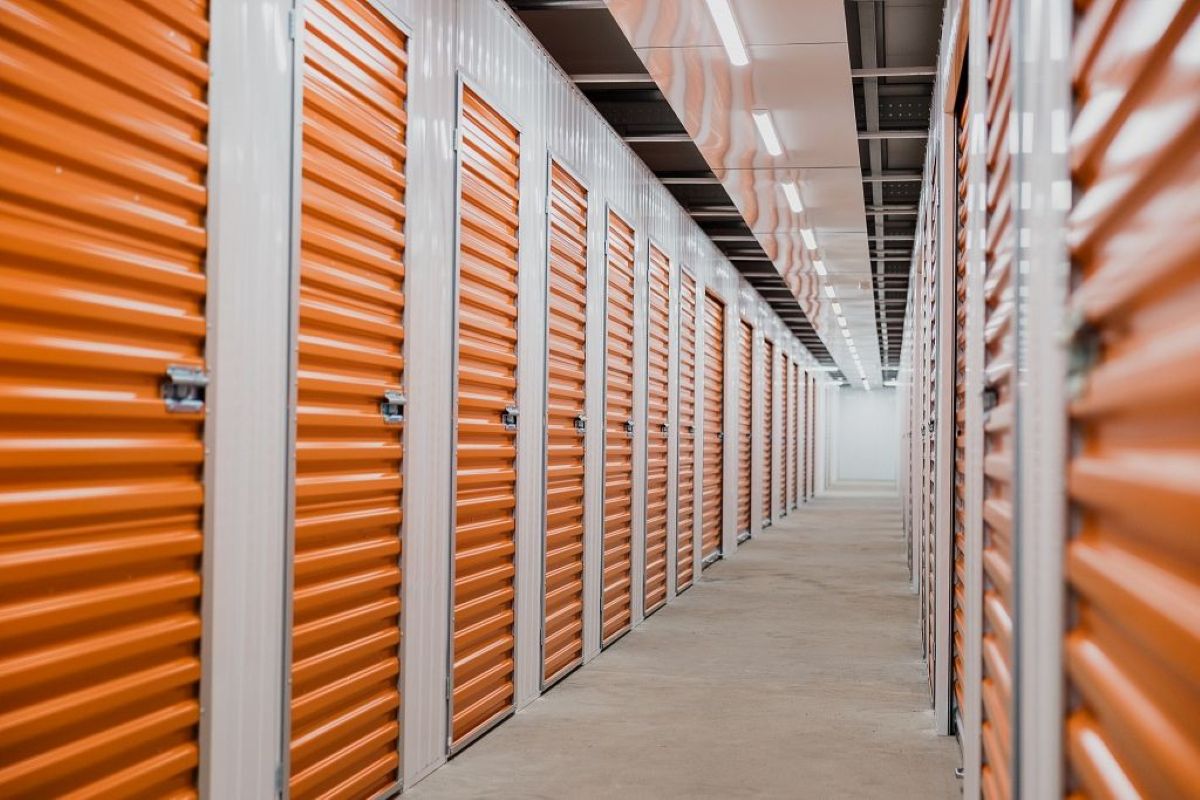 Pārbūvē izklaides centru un izveido Baltijā lielāko mantu glabātavu