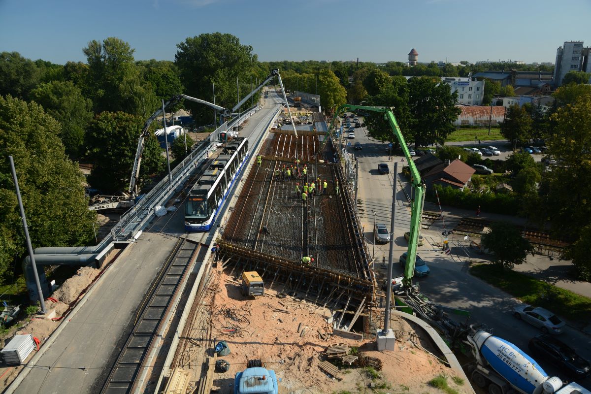 Brasas tilta būvdarbus sola pabeigt rudenī