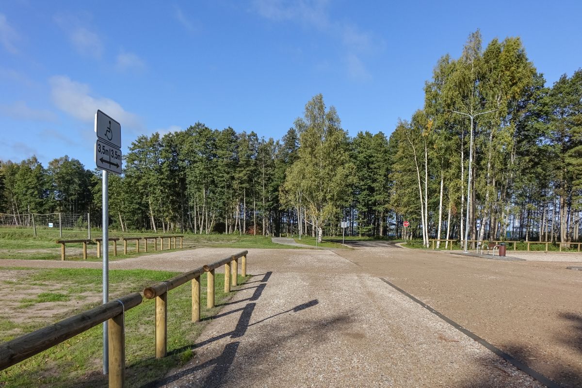 Briežu dārzā Ventspilī izbūvēts stāvlaukums