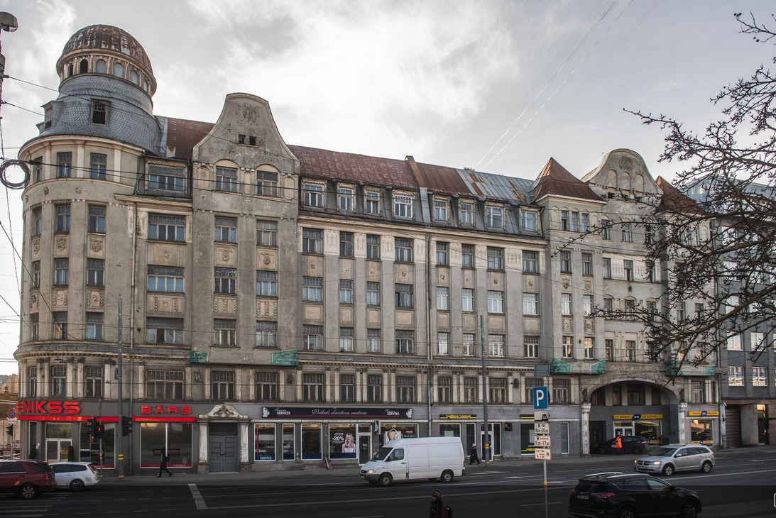 Atjaunos jūgendstila ēku Matīsa un Brīvības ielas stūrī