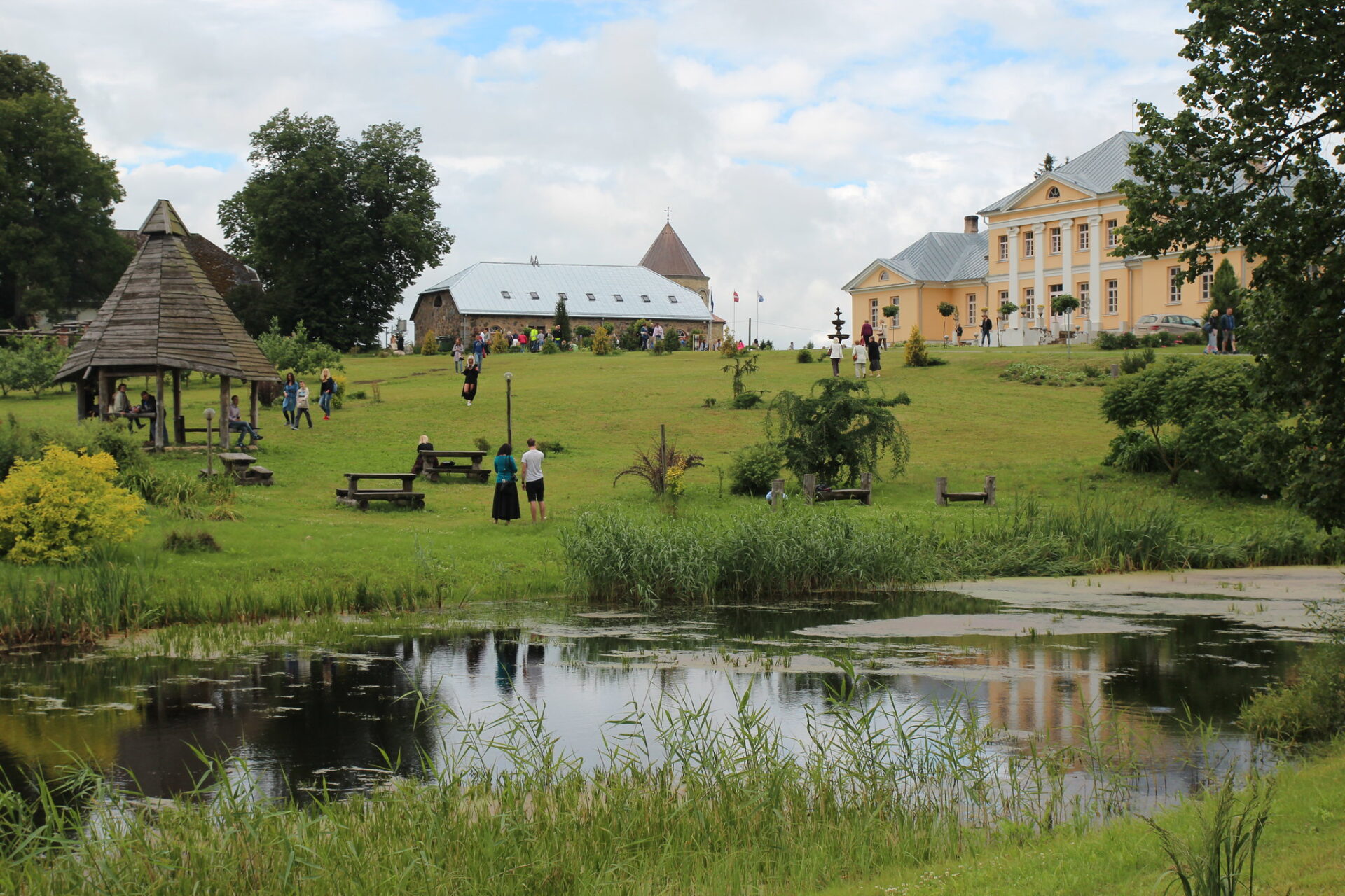 Būvvaldē ir ierosinātas vairākas lietas saistībā ar pārkāpumiem Bruknas muižas kompleksā