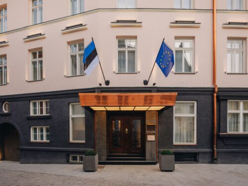 Tallinā atklāta luksusa viesnīca renovētā 15. gadsimtā celtā ēkā