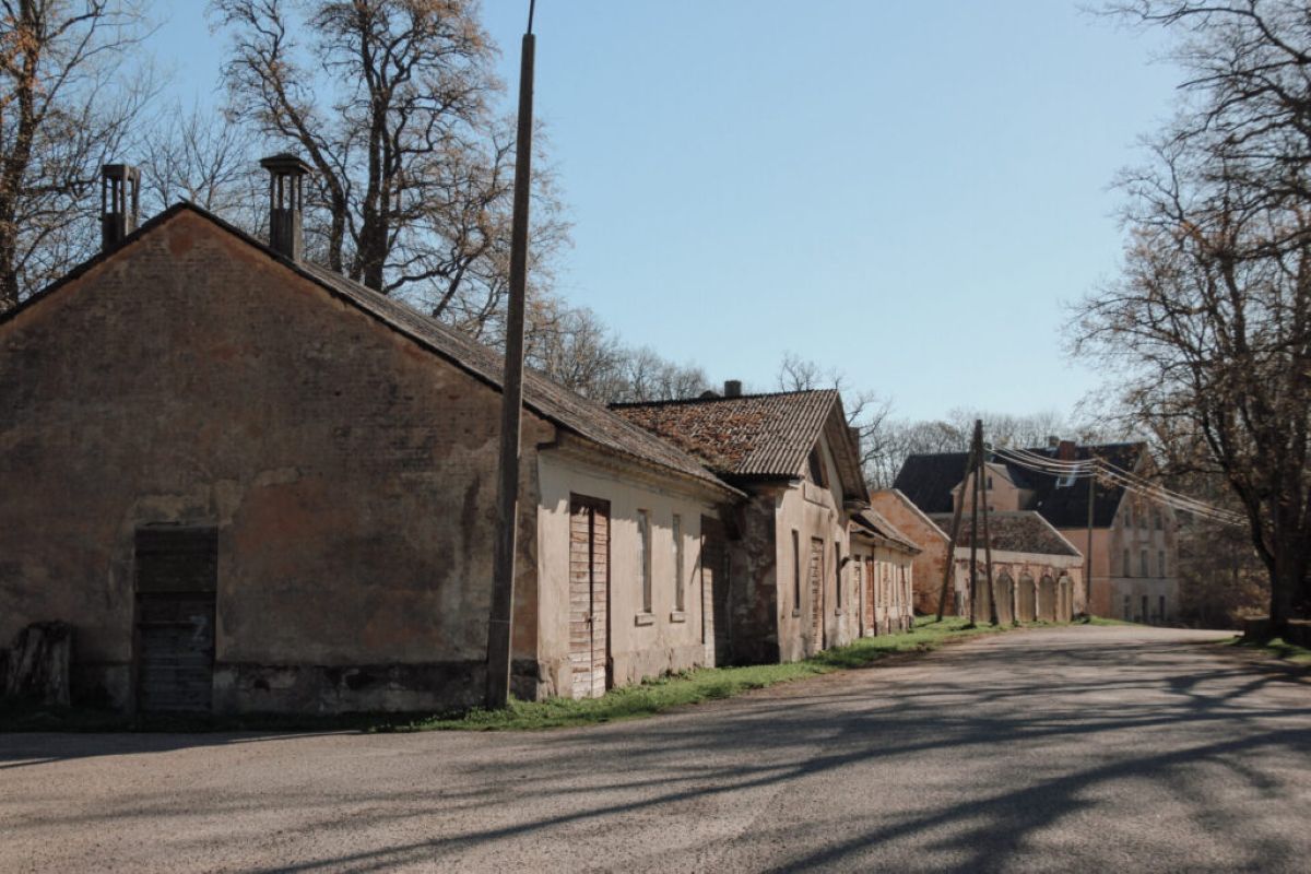 Veikta arhitektoniski mākslinieciskā izpēte Burtnieku muižas staļļu ēkām