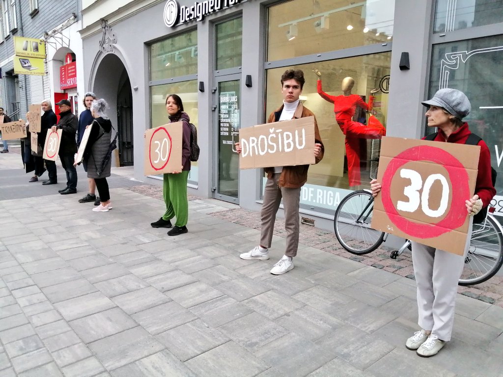 Piketā pieprasa saglabāt pašreizējās Čaka ielas velojoslas