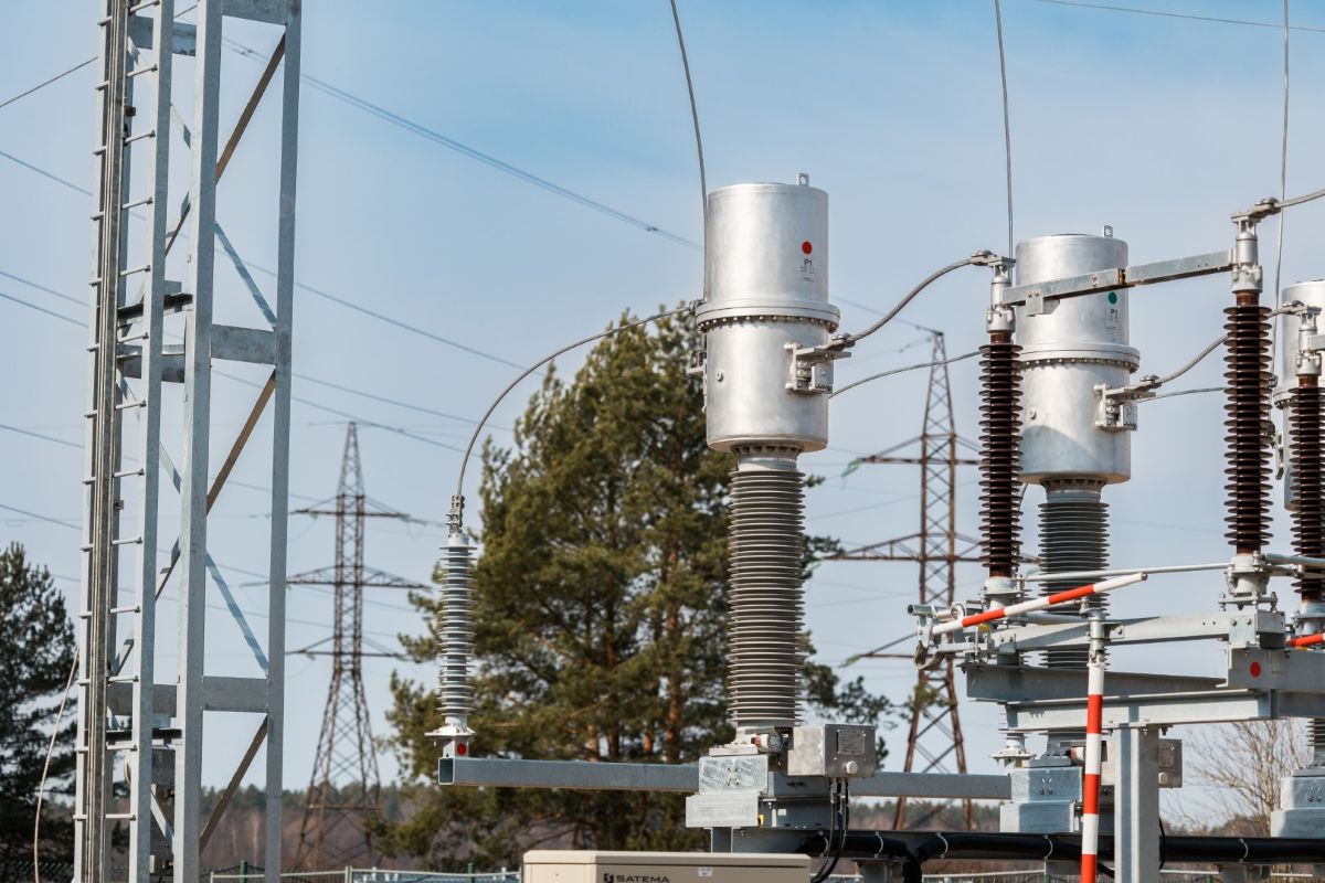 Pabeigti pirmās kārtas rekonstrukcijas darbi apakšstacijā “Carnikava”