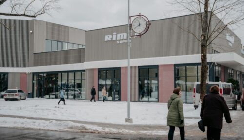 Carnikavā atklāts jaunuzbūvētais tirdzniecības centrs 