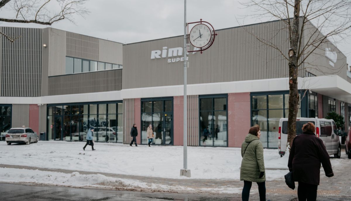 Carnikavā atklāts jaunuzbūvētais tirdzniecības centrs “Mandarīns”