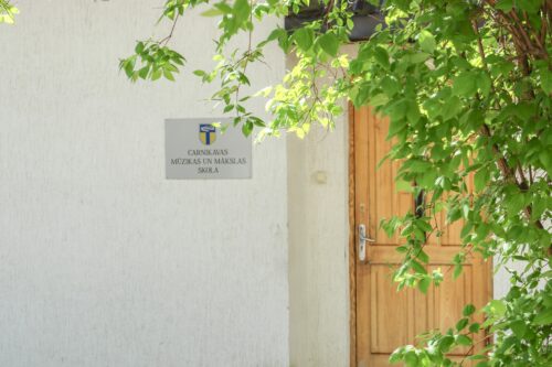 Noraida Carnikavas Mūzikas un mākslas skolas būvniecību